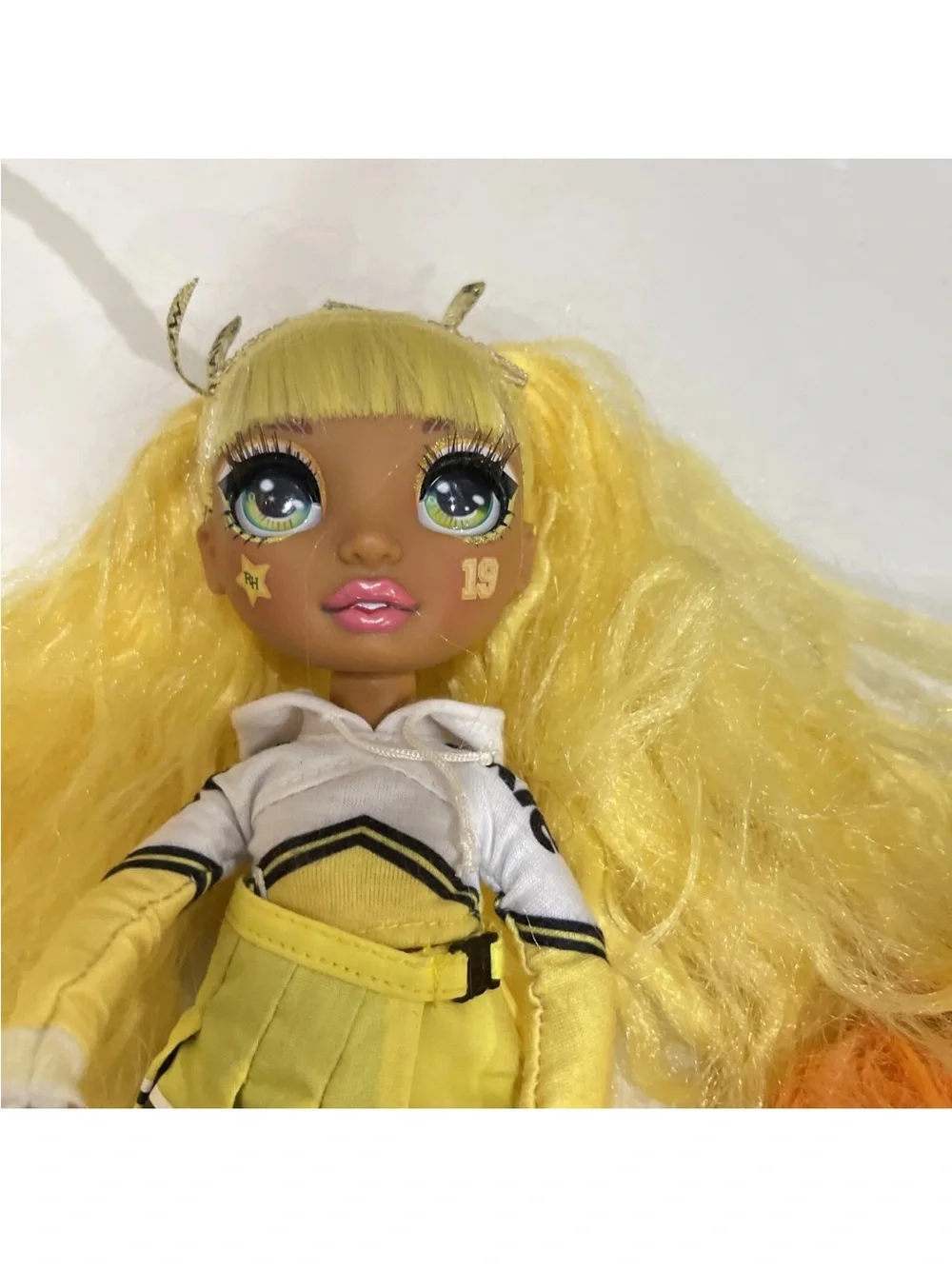 Rainbow High Doll - Cheerleader Sunny Madison Rowan Winter Break GREAT